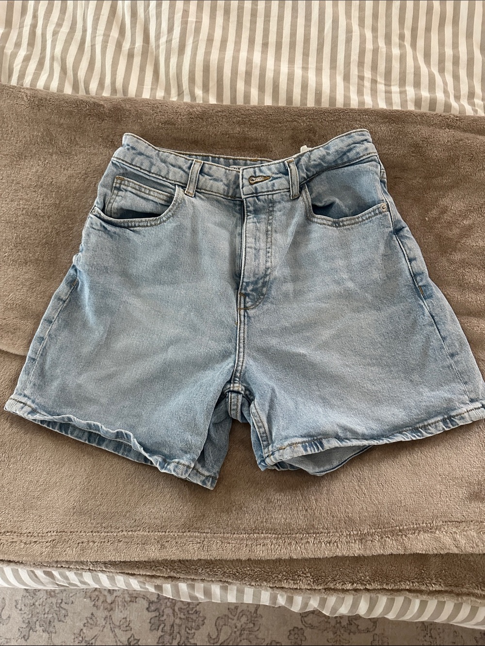 Zara Light-Wash High-Rise Denim Shorts - Pale Blue